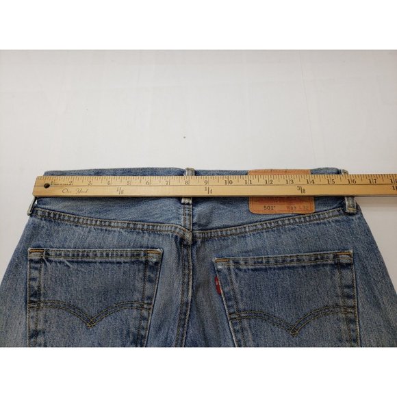Levis 501 Mens Jeans Straight Leg Button Fly Light Wash Distressed Size 33x32 - Picture 9 of 10